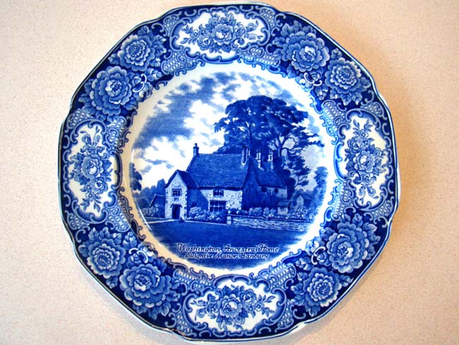 Two George WASHINGTON Bicentenary Memorial dinner plates dated 1932 made by Crown Ducal of England — image 7
